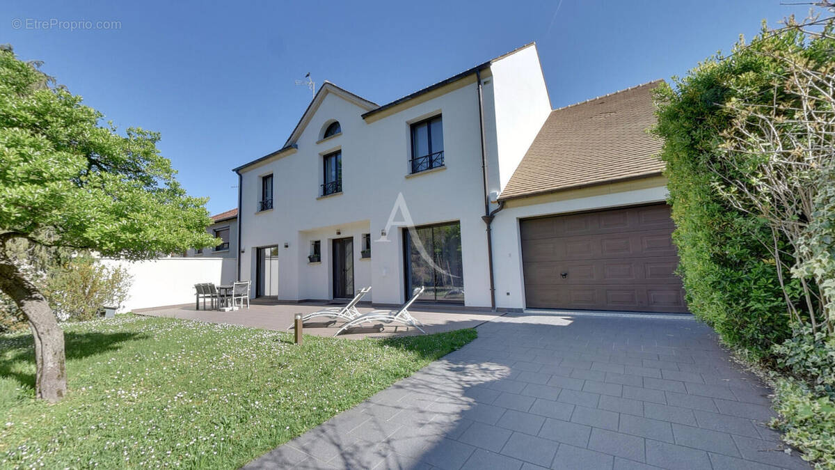 Maison à BRY-SUR-MARNE