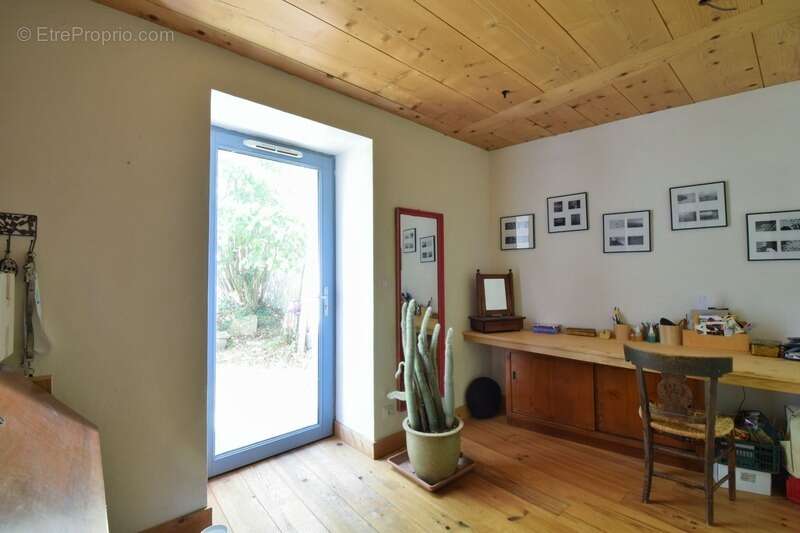 EXCLUSIVITE / Très belle maison avec dépendances et terrain / 63160 Glaine Montaigut - photo 10