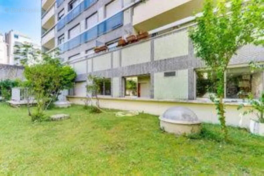 Commerce à PARIS-15E