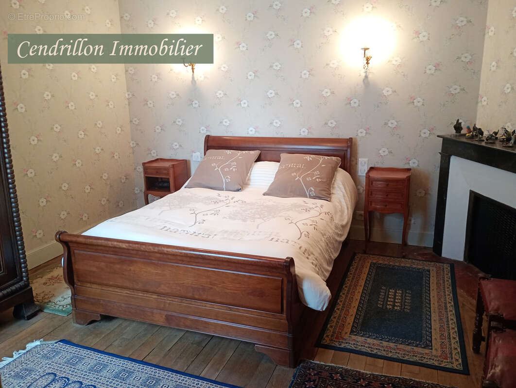 Maison en pierre indépendante avec 3 chambres sur un parc arboré de 4200 m2 avec dépendances  et puits - photo 12