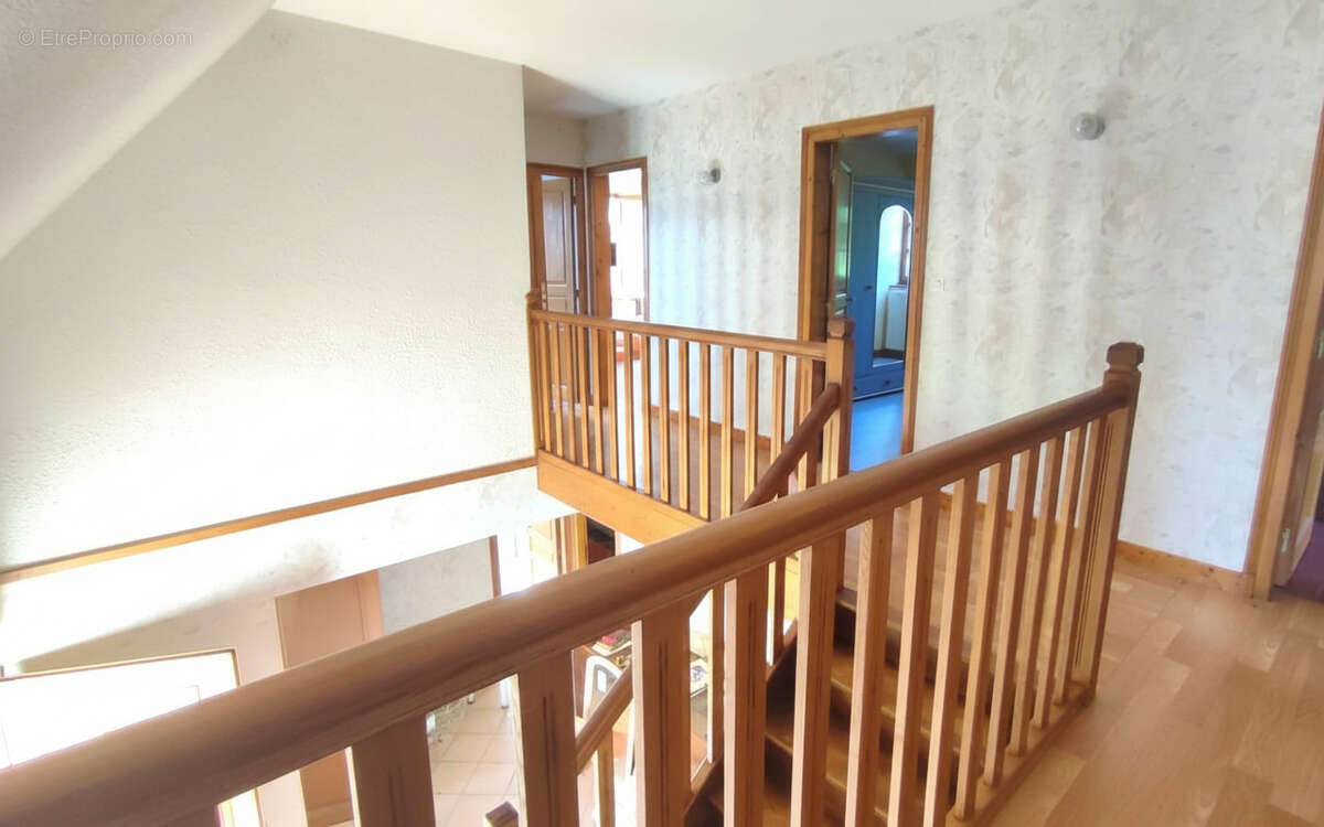 Belle maison familiale avec terrain attenant dans Nord Cantal - photo 11