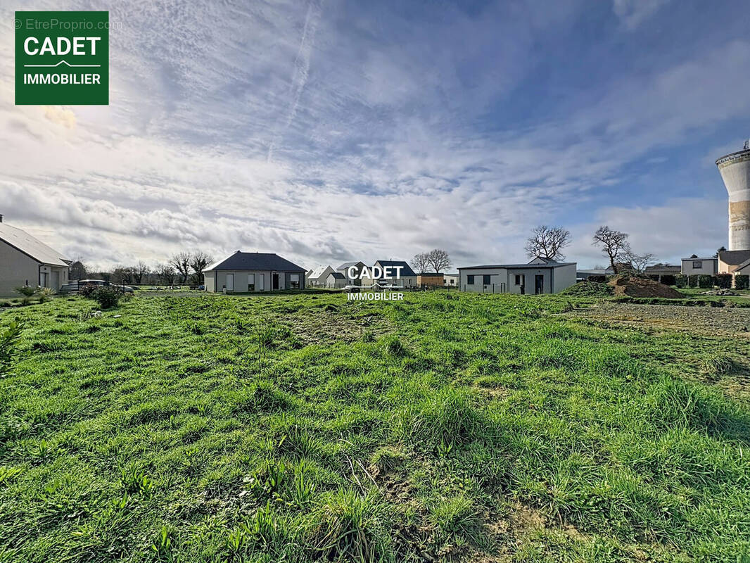 Terrain à LA HAYE-PESNEL