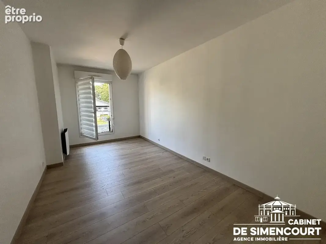 Amiens   Sud Est  Appartement T2 avec balcon, parking et cave - photo 4