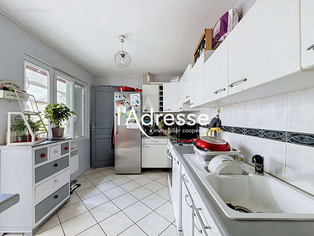 Maison de bourg à vendre à Truyes. - photo 7