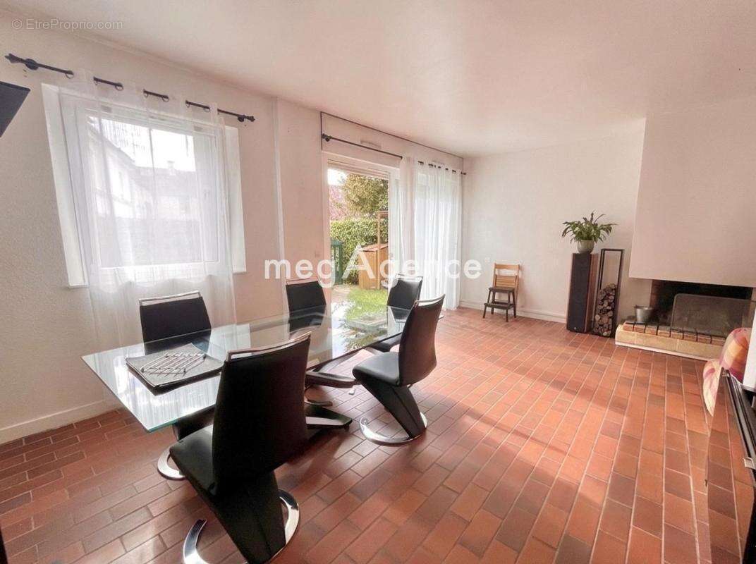 Appartement à SAINT-NOM-LA-BRETECHE
