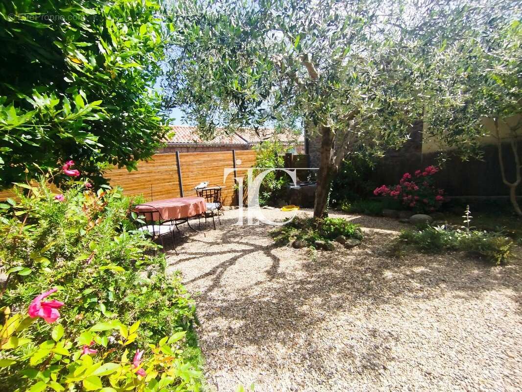 Exclusivité  authentique maison de hameau en pierre avec deux jardins attenants * car port * 10 minuters des commodites * - photo 28