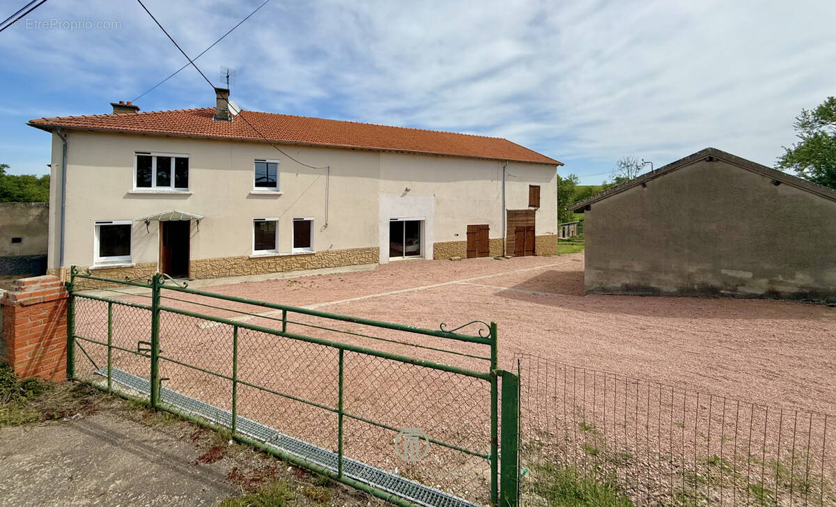 Maison à CHENAY-LE-CHATEL