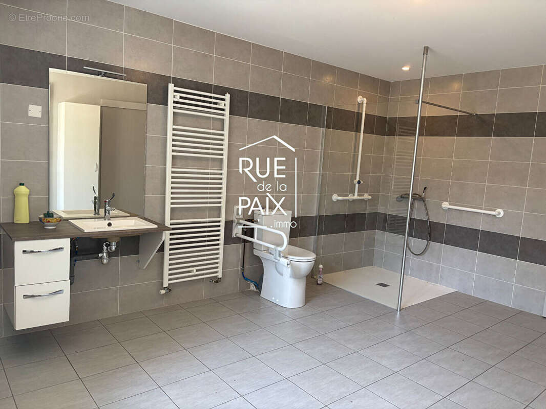 Ensemble immobilier situé  a la chapelle saint laurent - photo 3