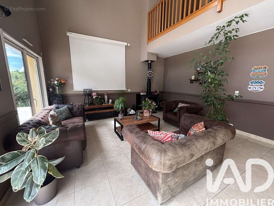Maison 325 m² à Manou  - photo 4