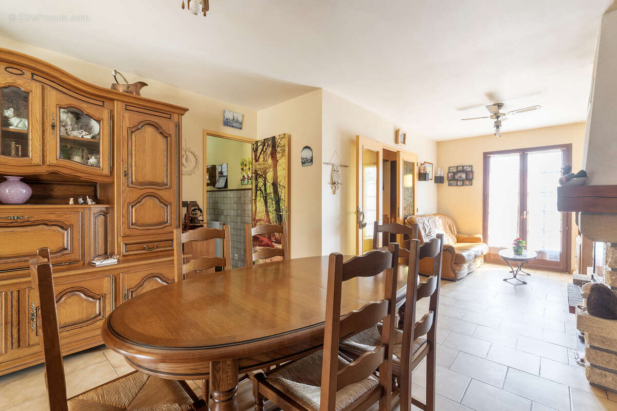 Maison à D&#039;HUISON-LONGUEVILLE