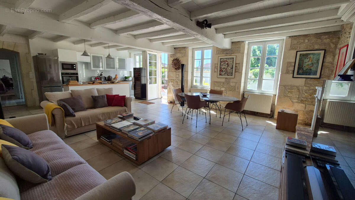 Maison à FONTCOUVERTE