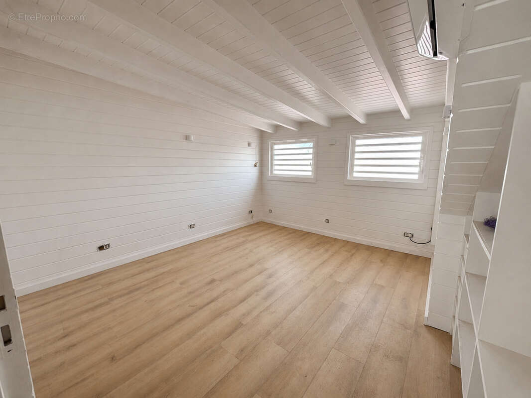 Local avec appartement — Secteur Concordia, Saint-Martin - photo 4