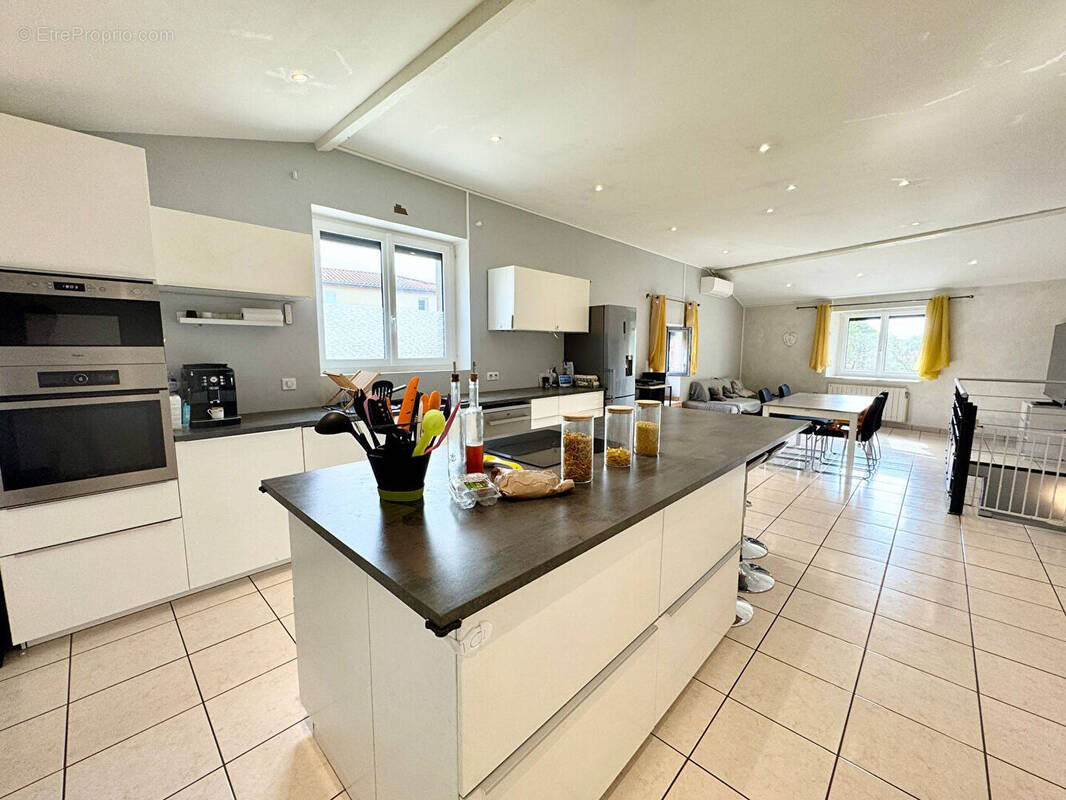 Maison à PERIGNAT-SUR-ALLIER