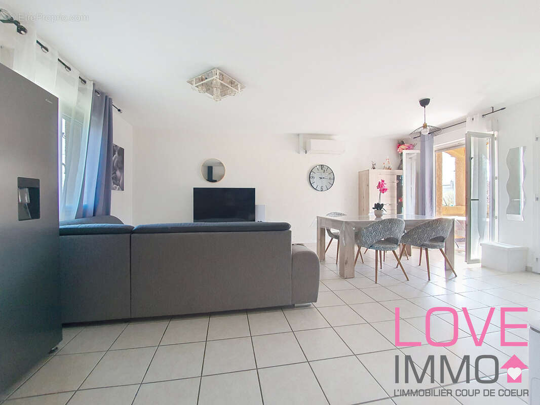 Appartement à LA BATIE-DIVISIN