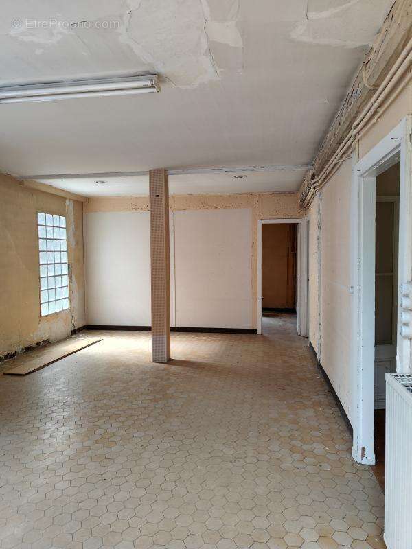 Commerce à SAINT-JULIEN-EN-BORN