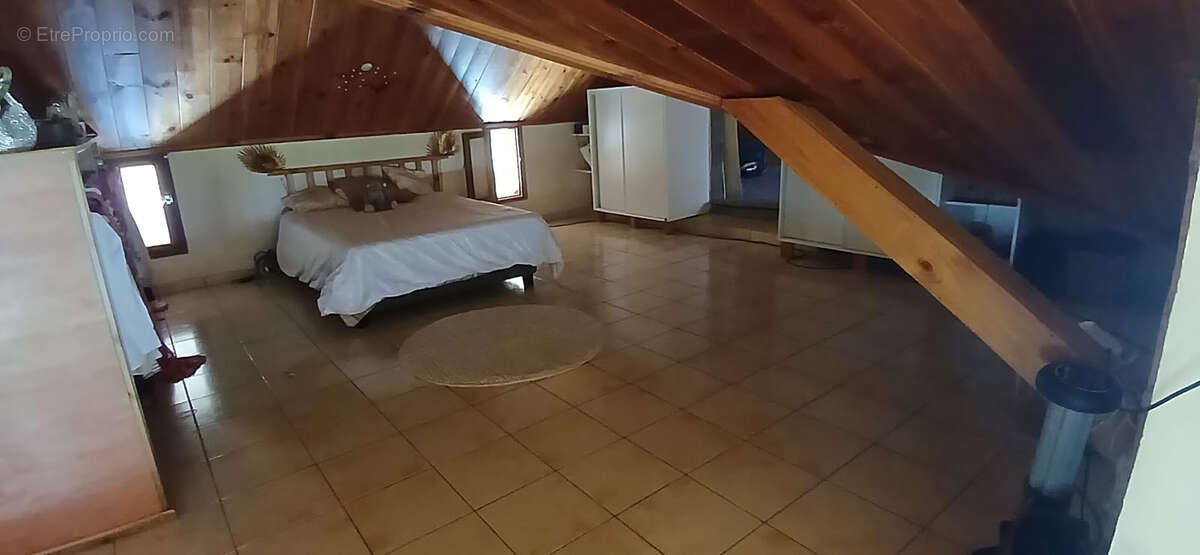 "Superbe villa spacieuse et lumineuse de 350 m² dans un quartier résidentiel de Ravine Creuse Saint André - photo 12