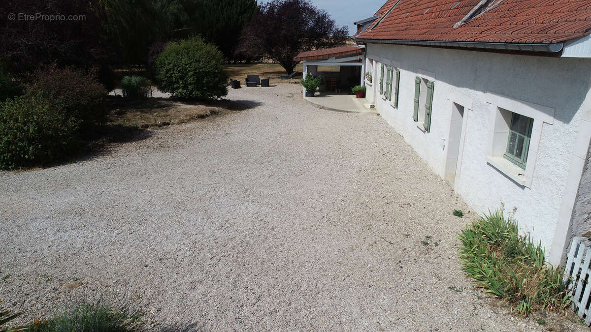 LE THOULT TROSNAY (51) à vendre superbe corps de ferme restauré sur un terrain clos de plus de 8600 m2 avec étang - photo 4
