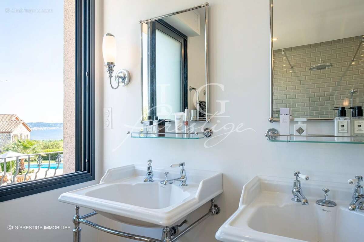 Maison à MANDELIEU-LA-NAPOULE