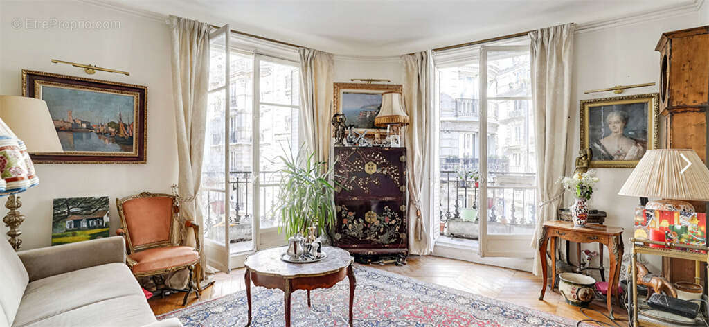 Appartement à PARIS-18E