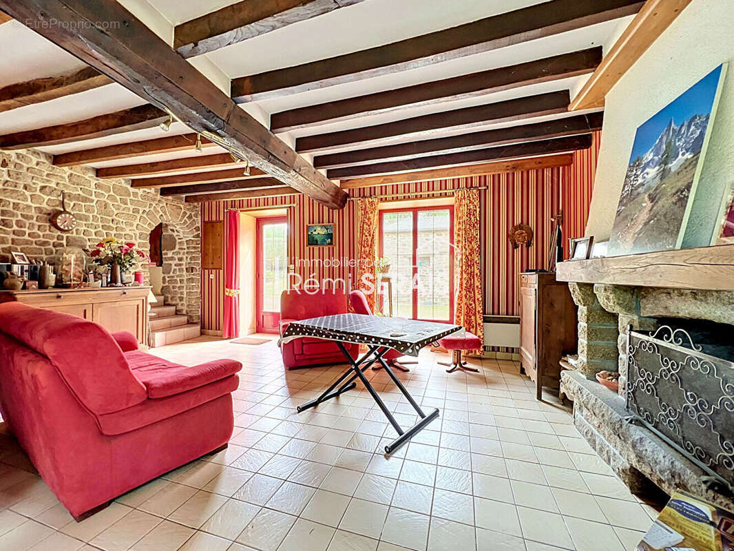 Maison à AMBRIERES-LES-VALLEES