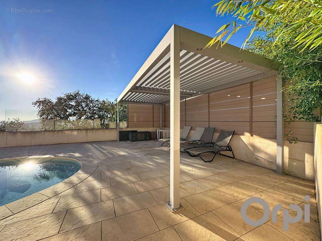 Maison à LES ISSAMBRES