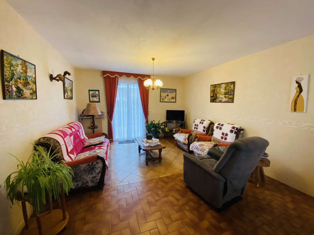 Maison à VILLENEUVE-LA-GUYARD