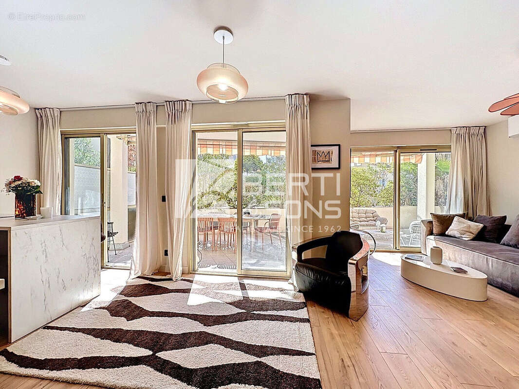 Appartement à LE CANNET