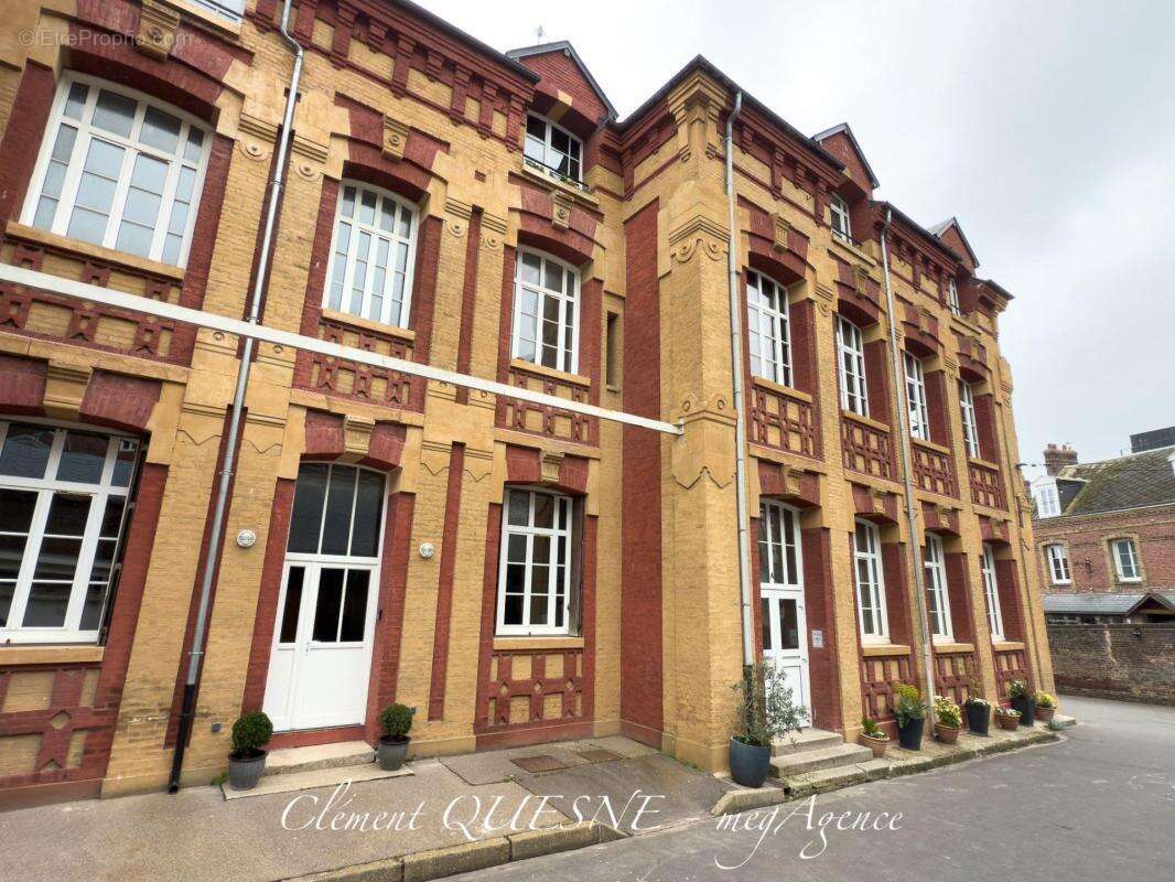Hyper centre : vendu meublé, coup de cœur ! - photo 3