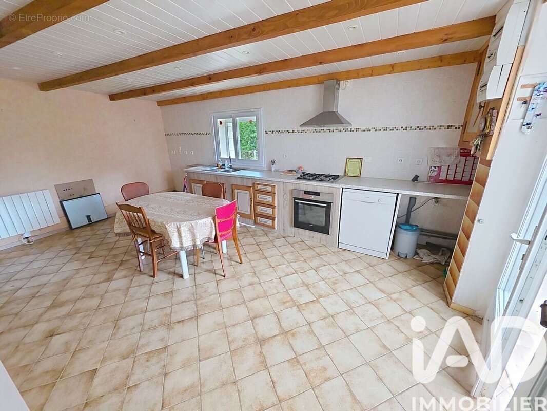 Maison 90 m² à Javerlhac-Et-La-Chapelle-Saint-Robert  - photo 5