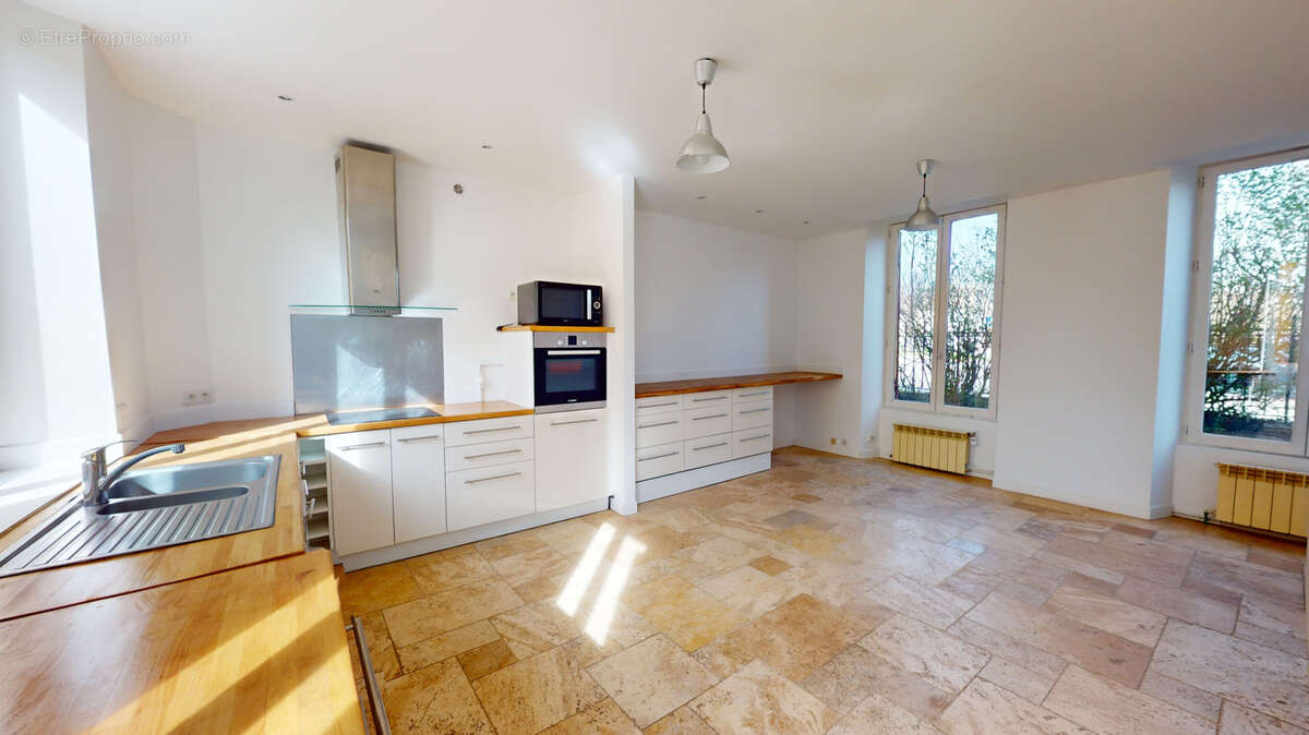 Maison à NEAUPHLE-LE-VIEUX