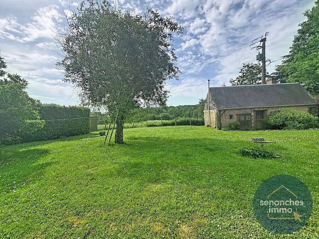 Rare sur le secteur  authentique longère percheronne avec grange aménageable, dépendances et vue dégagée sur la campagne - photo 26