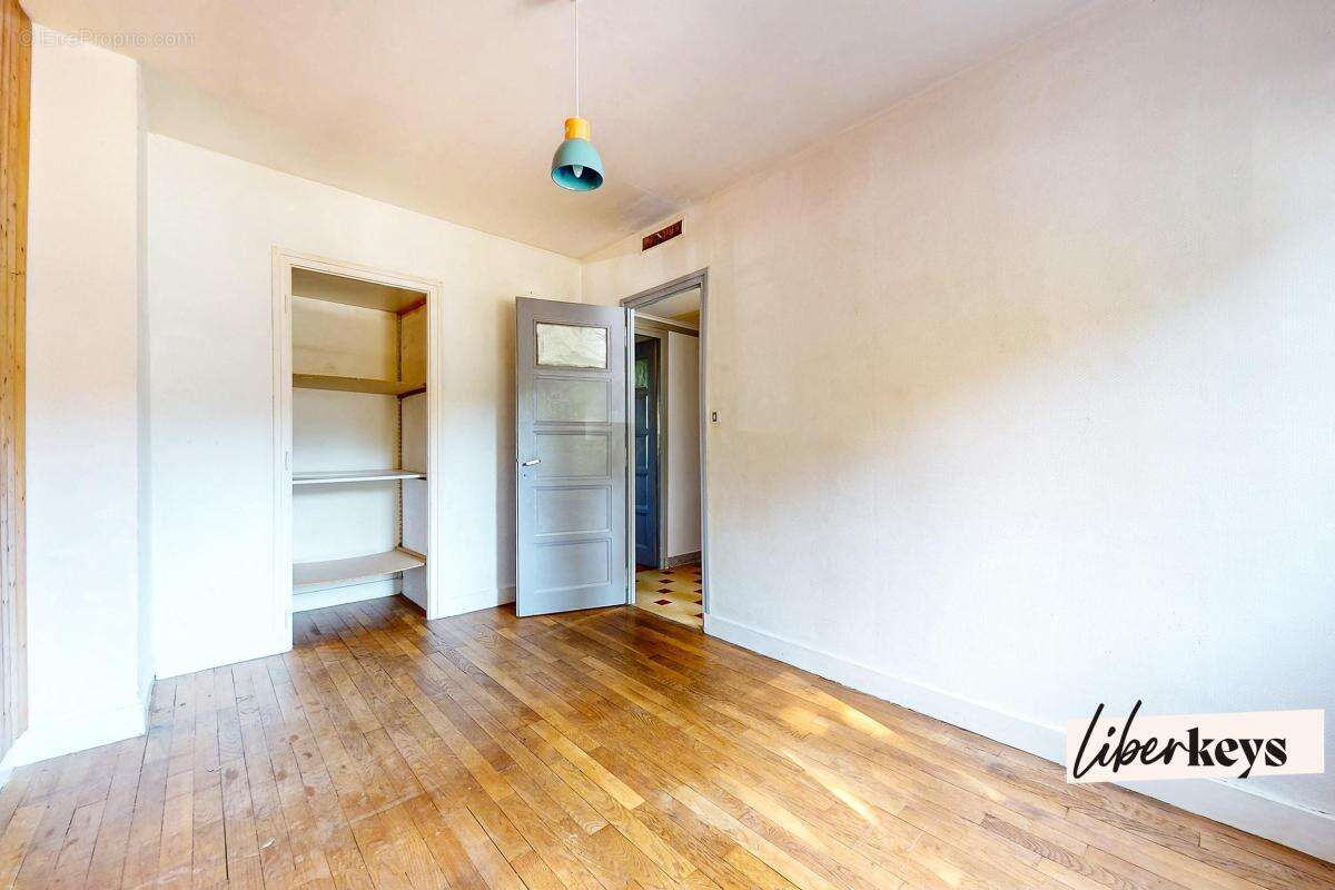 A vendre - Appartement  trois pièces avec fort potentiel – 22 bis Avenue de Brogny,  74000 Annecy - photo 7