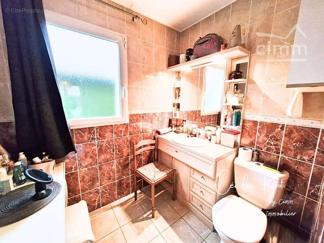 Maison à SAINT-CHRISTOLY-DE-BLAYE