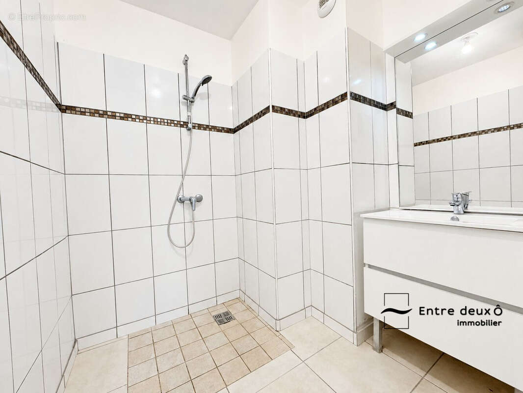 salle d'eau - Appartement à FORT-DE-FRANCE