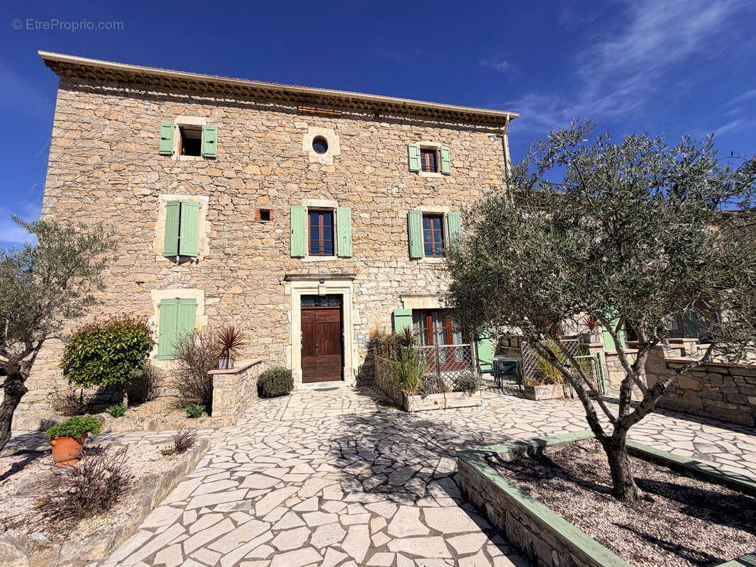 Appartement à CANAULES-ET-ARGENTIERES