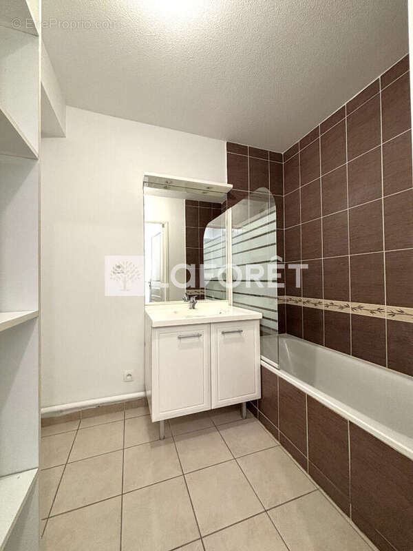 Appartement à MEYZIEU