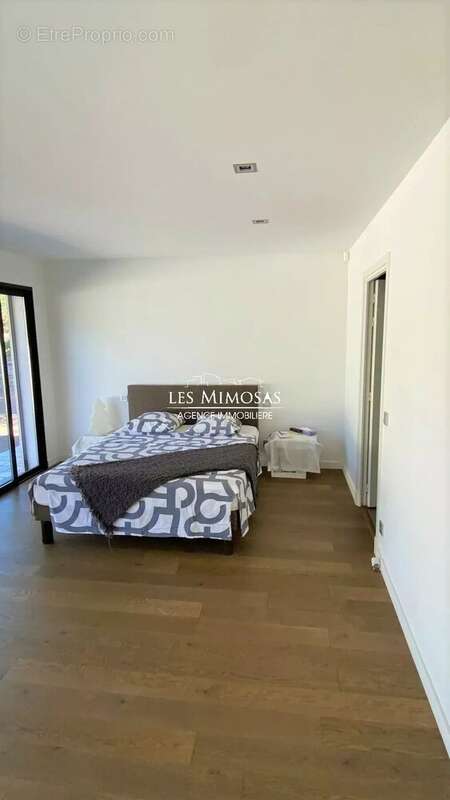 Maison à ROQUEBRUNE-SUR-ARGENS