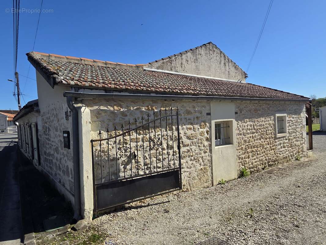Maison à CHATEAUNEUF-SUR-CHARENTE