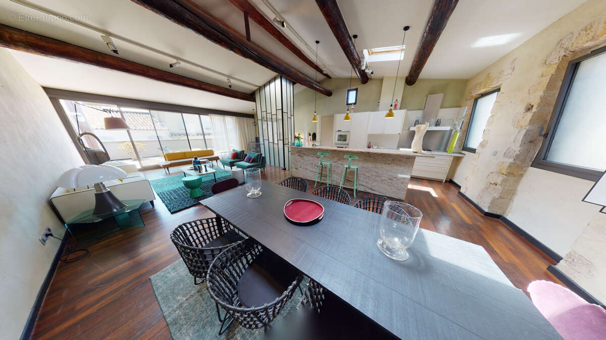 Appartement à MARSEILLE-1E