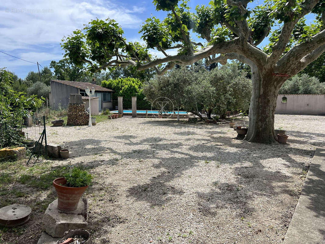 Maison à EYRAGUES
