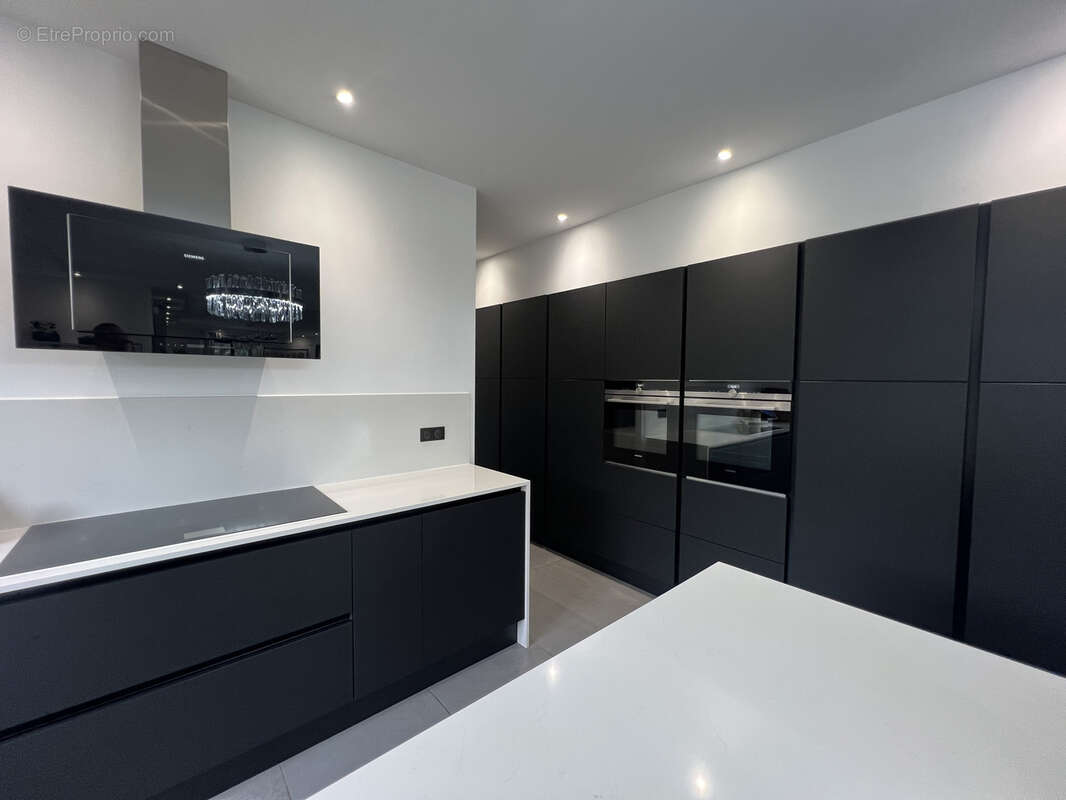 Maison à SAINT-LAURENT-DU-PAPE