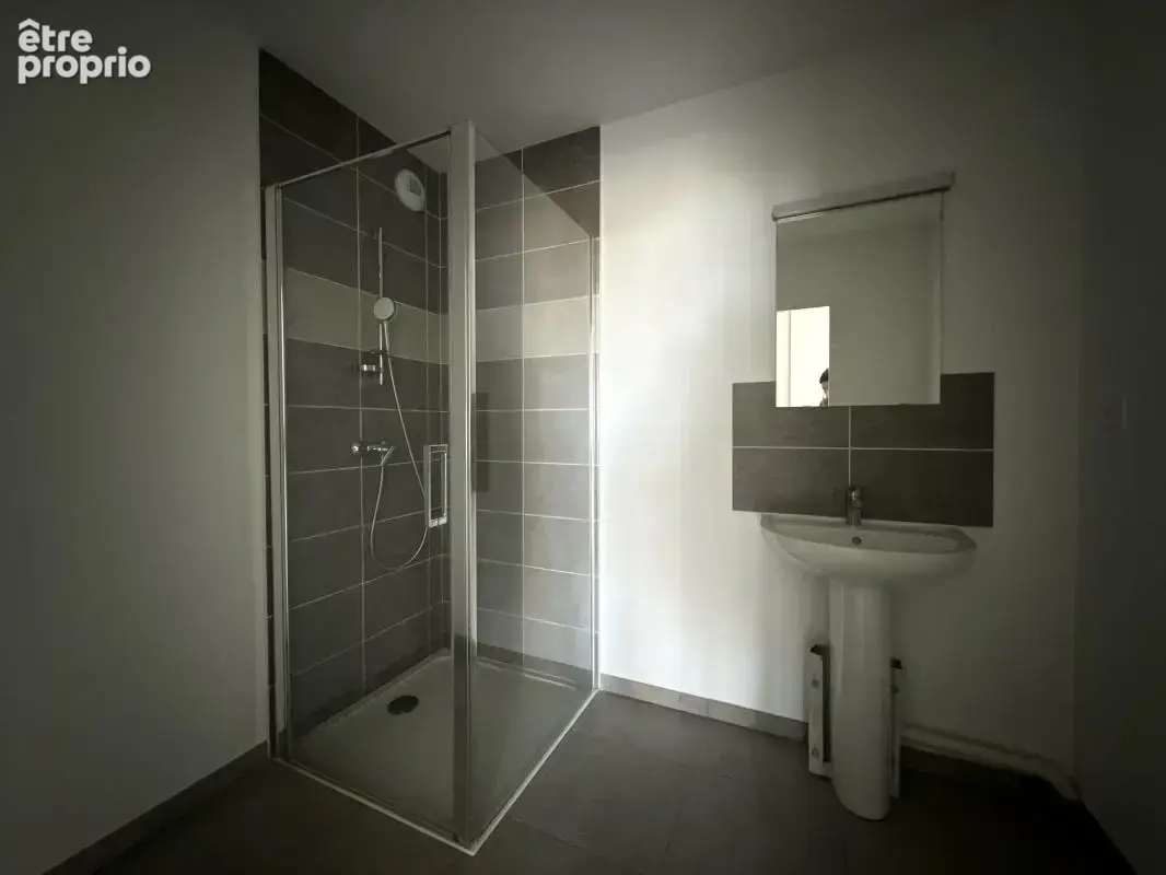 Appartement trois pièces récent au dernier étage + garage  et place de stationnement - photo 9