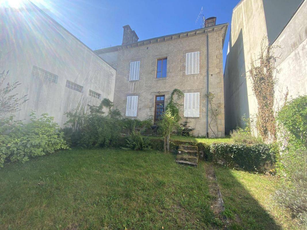 Maison à SAINT-PRIVAT