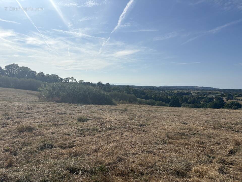 Terrain à PONT-L'EVEQUE