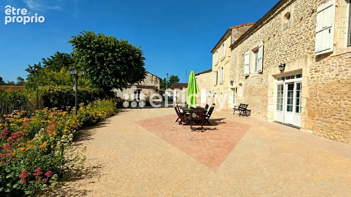 Maison 10 pièces 355 m² à vendre à Asnieres-Sur-Nouere (16290) - photo 2