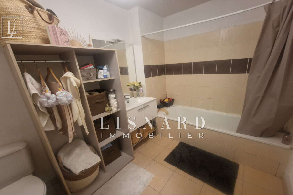 Appartement à VALLAURIS