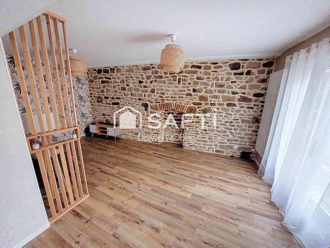 Photo 1 - Maison à SAINT-DENIS-DE-GASTINES