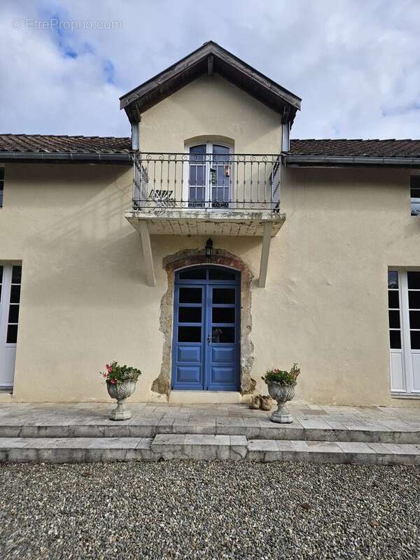 Maison à LABATUT-RIVIERE