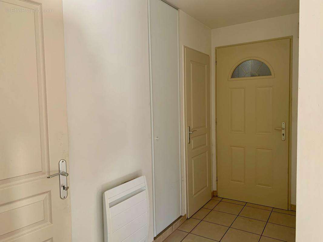 Appartement à CRUZILLES-LES-MEPILLAT