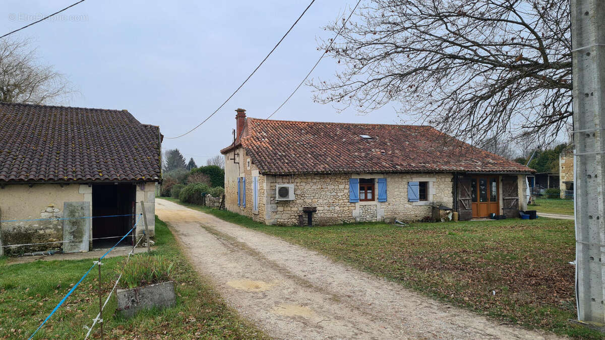 Charente maison a vendre for sale. no neighbours.  - Maison à BONNES